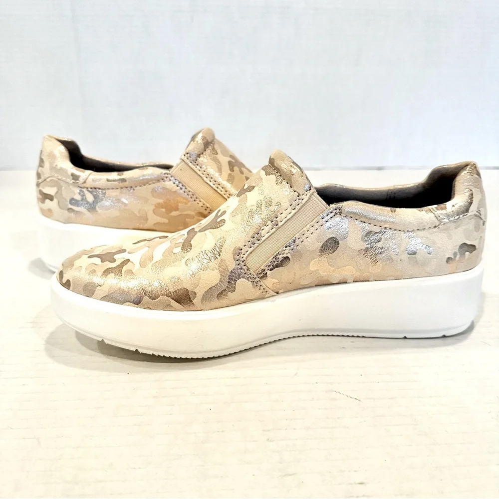 Clarks Layton Step Leather‎ Slip On Sneaker Loafers Women's 8.5 Gold Camo Print